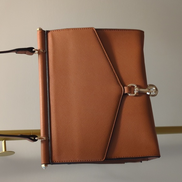 LIONEL BRITTANY | NWT Crossbody vegan leather handbag, dual pocket black purse - Picture 4 of 8